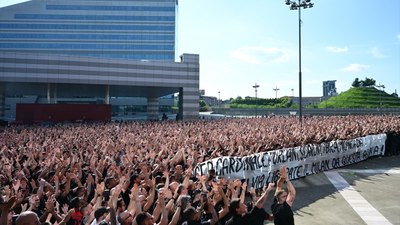 Milan taraftarları kulüp yönetimini protesto etti