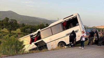 Isparta'da iki yolcu otobüsü çarpıştı: 1'i ağır 28 yaralı