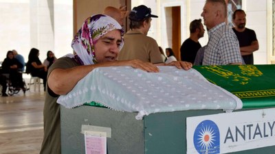 Balıkesir'de erkek arkadaşının katlettiği Dilruba'ya veda