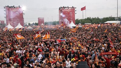 Galatasaray taraftarı, kutlamalar için Yenikapı'ya akın etti