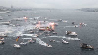 Galatasaray takımı tekne turu ile taraftarlarıyla buluştu