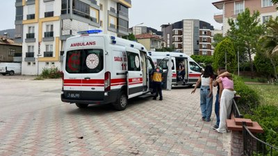 Burdur'da liseli kızların kavgasını ayırmak için araya giren 2 kız bıçaklandı