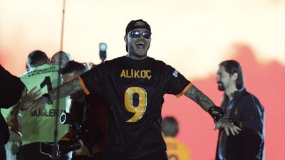 Mauro Icardi'den şampiyonluk kutlamasında Ali Koç yazılı forma