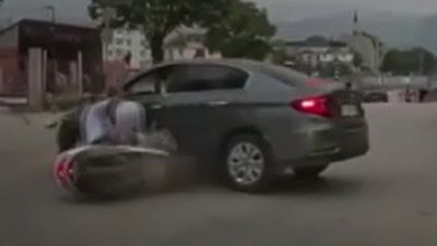 Bursa'da otomobil ile motosiklet çarpıştı: 2 yaralı