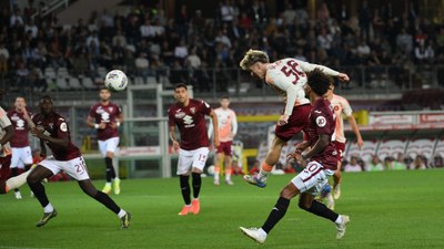 Roma deplasmanda Torino'yu devirdi