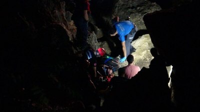 Antalya'da 30 metrelik falezlerden düşen şahıs can verdi