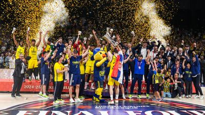 Fenerbahçe basketbolcuları EuroLeague şampiyonluğunu değerlendirdi