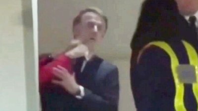 Macron'un eşinden tokat yemesi, Fransızlara alay konusu oldu