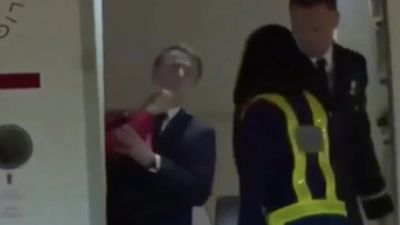 Macron, eşinin kendisine tokat attığı iddia edilen görüntülere yanıt verdi