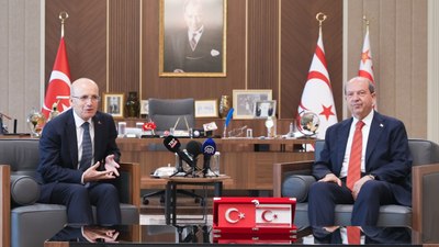 Mehmet Şimşek, KKTC Cumhurbaşkanı Tatar'la bir araya geldi
