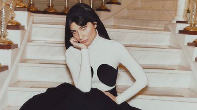 Tuba Büyüküstün tatilde! İkiz kızlarıyla Bodrum'a gitti