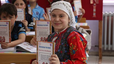 Öğretmen ve öğrencilerinin manilerle öğrenme yolculuğu
