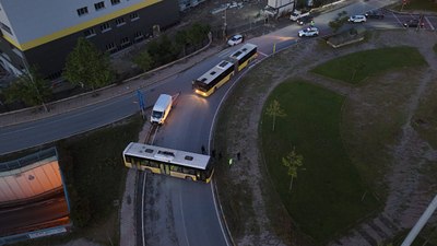İstanbul'da freni patlayan İETT otobüsü başka bir otobüse çarptı