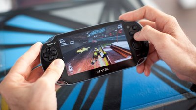 Sony, PS Vita benzeri yeni bir oyun konsolu geliştiriyor