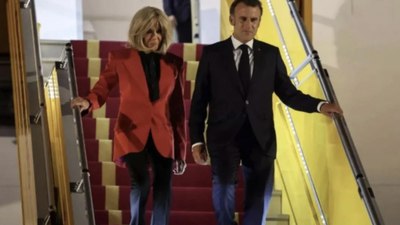 Fransa'da Macron'u kızdıracak afiş