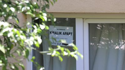 Denizli'de aparta kameralar yerleştiren işletmeci, astığı ilanla kız öğrencileri hedef aldı