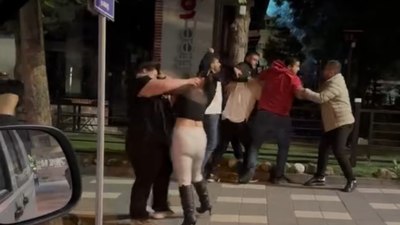 Bolu'da sokak ortasında kavga: Yumruklar havada uçuştu