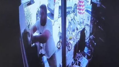 Muğla'da motosiklet tartışması: Esnafı darbedip hastanelik ettiler