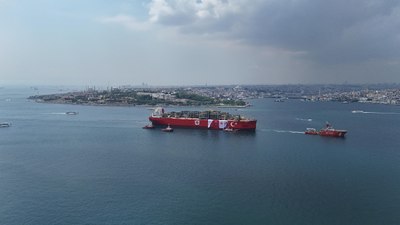 Osman Gazi platformu İstanbul Boğazı'ndan geçti