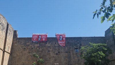 Diyarbakır'da surlara asılan 'İmamoğlu' pankartları kaldırıldı