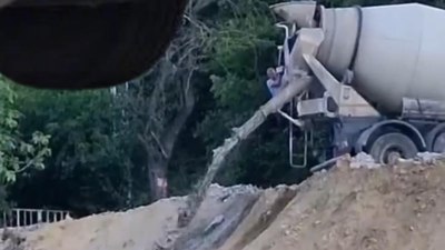 Betonu ormana boşaltırken görüntülendi