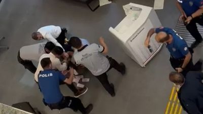 Şanlıurfa'da banka müdürüne bıçak çekip paraları alan zanlı yakalandı