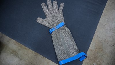 Bayram öncesi acemi kasaplardan el kesilmelerine çelik eldivenli çözüm