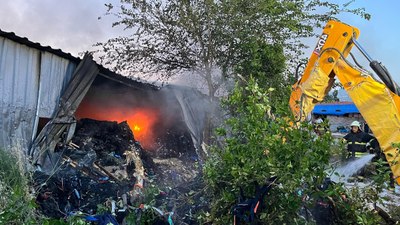 Hatay'da depremden kurtardığı tekstil ürünleri ve makineleri küle döndü