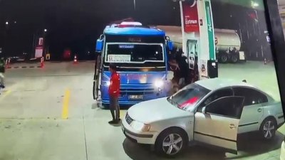 Adana'da sürücülerin güzergah kavgası kamerada
