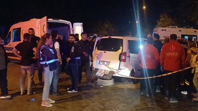 Gaziantep’te iki araç kafa kafaya çarpıştı: 5 ölü, 2 yaralı
