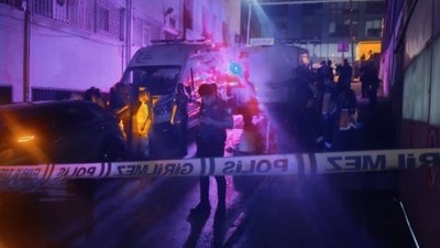 İstanbul'da düğün çıkışı tartıştığı yakınının başına taşla vurarak öldürdü