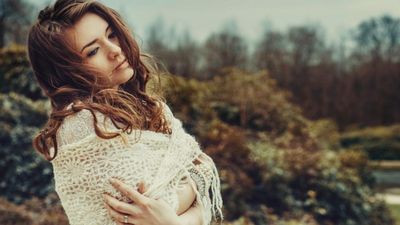Gölgede kalmış kadınların romanı: Leyla