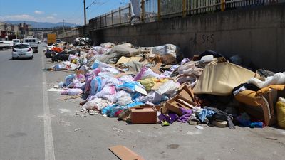 İzmir'de mobilya atıkları da rahatsız ediyor