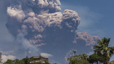 Etna Yanardağı patladı