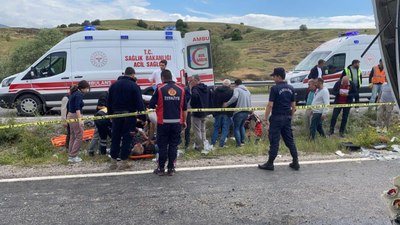 Yozgat'ta taziye evi dönüşü kaza: 2 ölü 15 yaralı