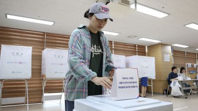 Güney Kore, kritik seçim için sandık başında