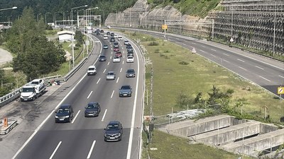 Yollarda bayram tatili hareketliliği başladı