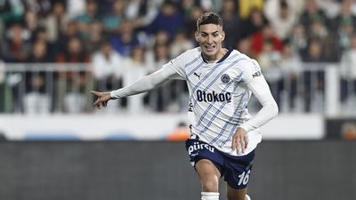 Fenerbahçe'nin Süper Lig'de kırmızı kart gören tek ismi Mert Müldür