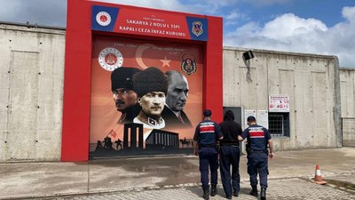Sakarya'da arkadaşını vuran şüpheli taksi bagajında yakalandı