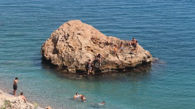 Antalya'da vatandaşlar sahillere akın etti