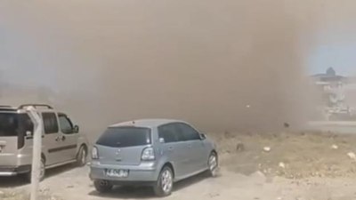 Bursa'da hortum paniği kameralara yansıdı