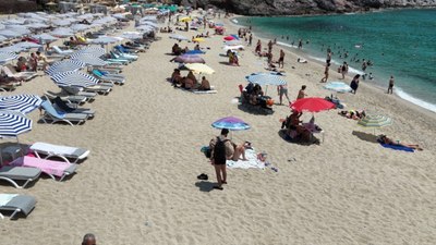 Alanya sahillerinde bayram yoğunluğu yaşanıyor