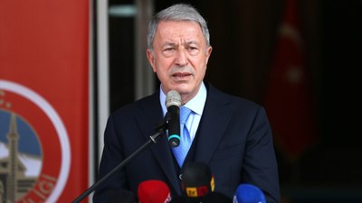 'Hiçbir zaman terörü de unutmadık, teröristi de'