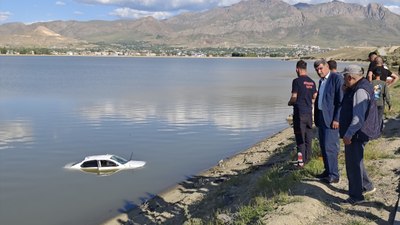 Van'da gölete uçan otomobildeki 2 kişi yaralandı