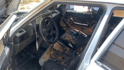 Karaman'da park halindeki otomobilde yangın çıktı