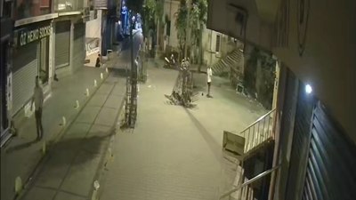 İstanbul'da bıçakladığı kişinin başında bekleyip cep telefonunu çalıp kaçtı