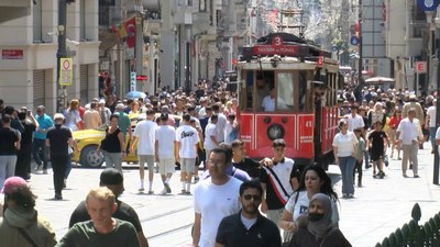 İstiklal Caddesi'nde bayram yoğunluğu