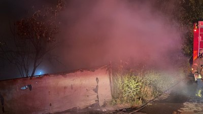 İstanbul'da tek katlı baraka alev alev yandı