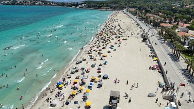 Çeşme'de sahiller doldu