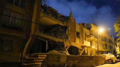 İstanbul Avcılar'da 6 katlı binada kısmi çökme yaşandı